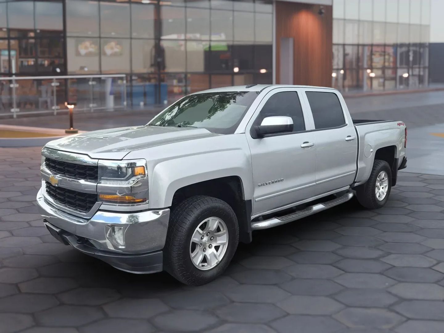 chevrolet silverado 1500 2018 3GCUKREC7JG498391 image chevrolet silverado 1500 2018 3GCUKREC7JG498391 image